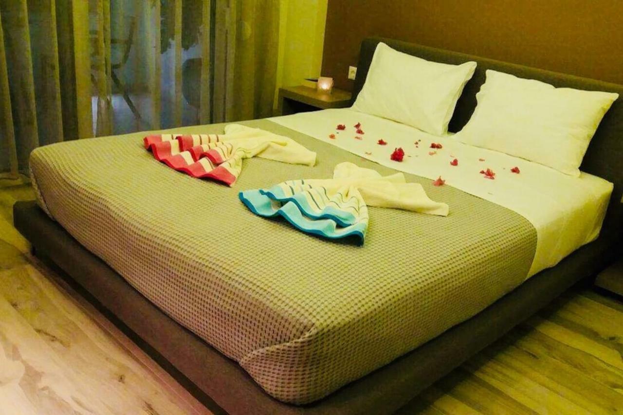 New Luxury Apartments In ปลาเกียส ภายนอก รูปภาพ