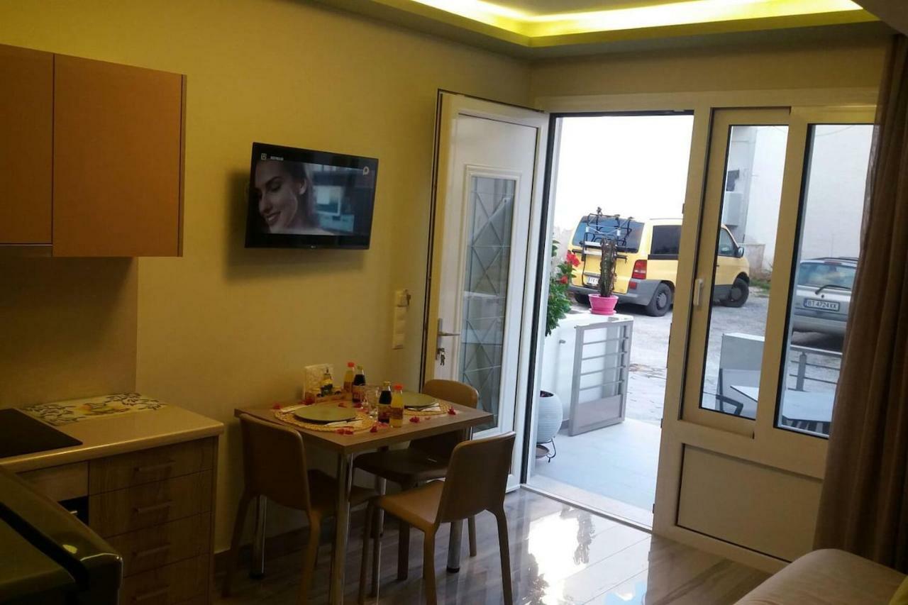 New Luxury Apartments In ปลาเกียส ภายนอก รูปภาพ